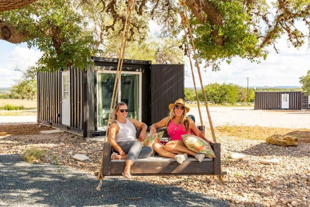 The Container Retreat @ 290 Wine Trail #7 Groups Welcome! Villa Hye Exterior photo